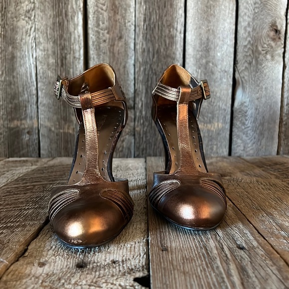 BCBGirls Marina bronze/chocolate Mary Jean shoes size 8M - Picture 2 of 11